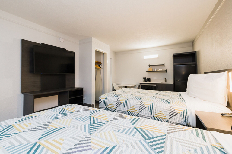 Bedroom 4, Studio 6 Baytown, TX - Garth Road, Harris