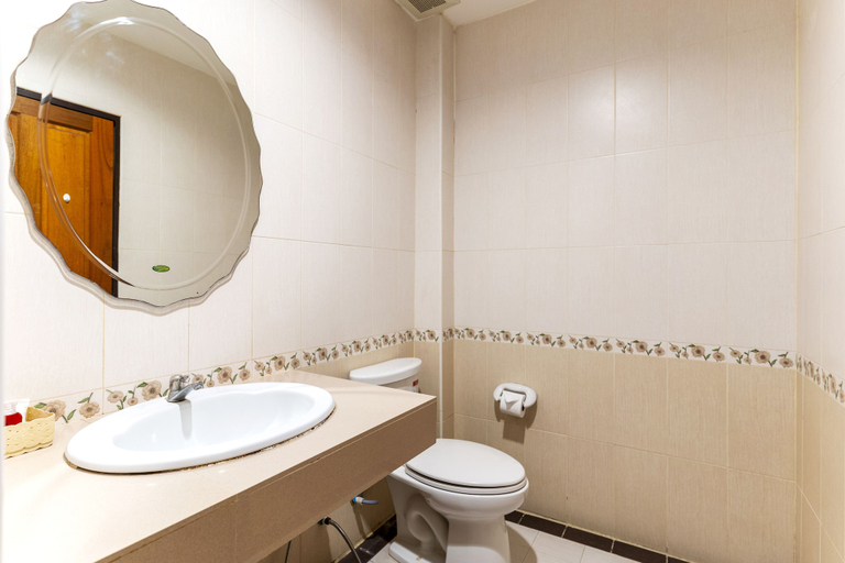Bathroom 4, Coconut Beach Resort, Koh Chang