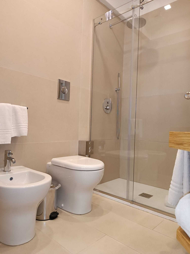 Bathroom 4, La Marsa Vacances, Palermo