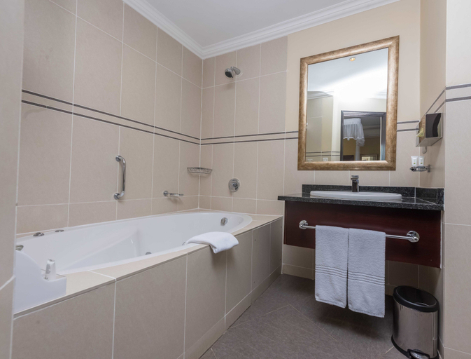 Bathroom 5, Sunbird Mount Soche Hotel, Blantyre City