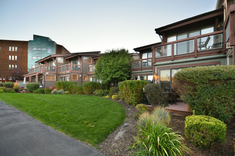 Exterior & Views 2, Newpark Resort, Summit