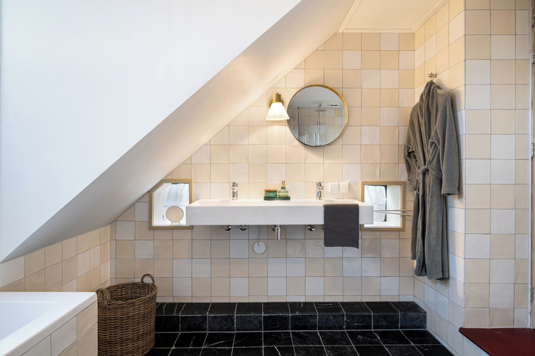 Bathroom 3, Herberg Het Rechthuis, Dantumadeel