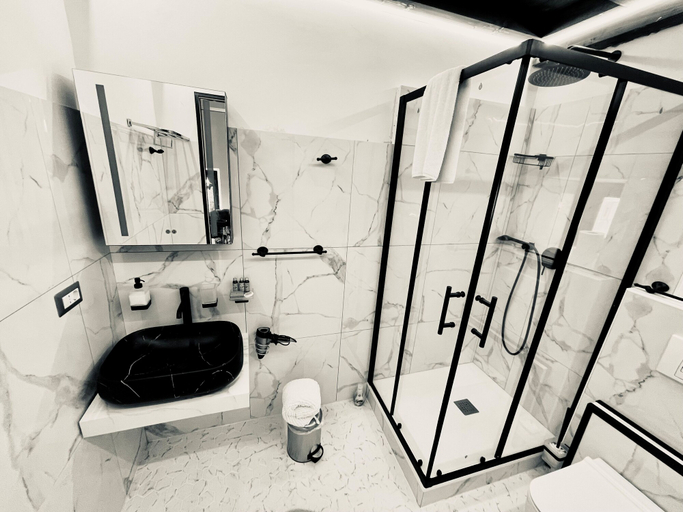 Bathroom 3, Castello Brancaccio, Roma