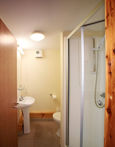 Bathroom, Troy Self Catering Village Limerick Ireland