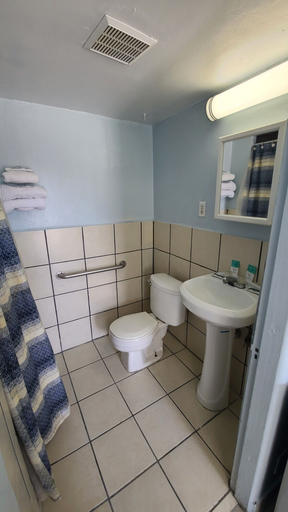 Bathroom 3, Green spot motel, San Bernardino