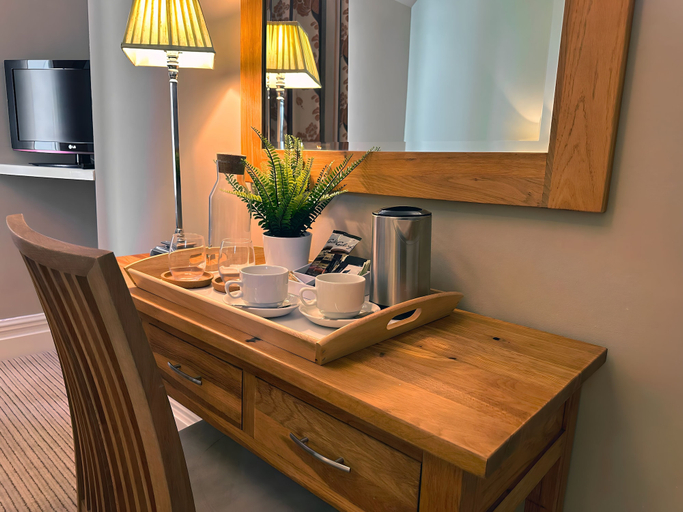 Others 5, Station Lounge & Rooms, Lancashire