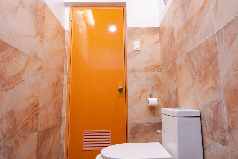 Bathroom 4, GT Seaside Inn, Oslob