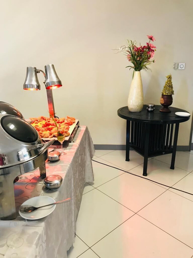 Food & Drinks 5, Staybridge Golfview Suites, Gaborone