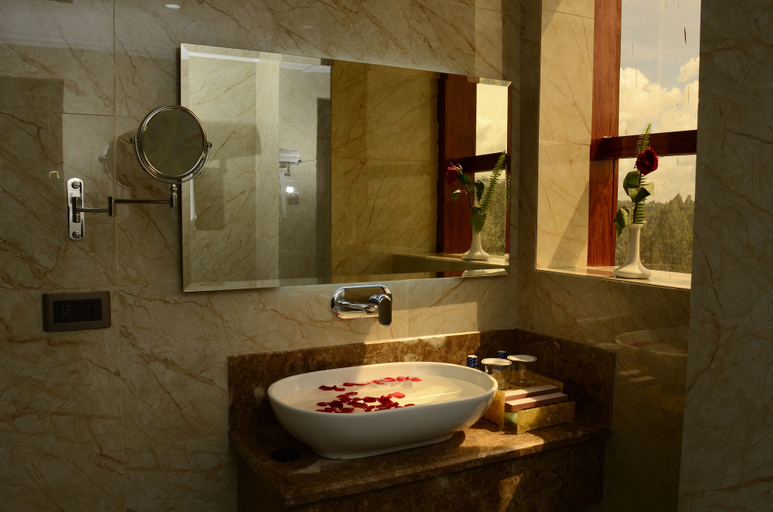 Bathroom 4, The White Rhino Hotel, Nyeri Town