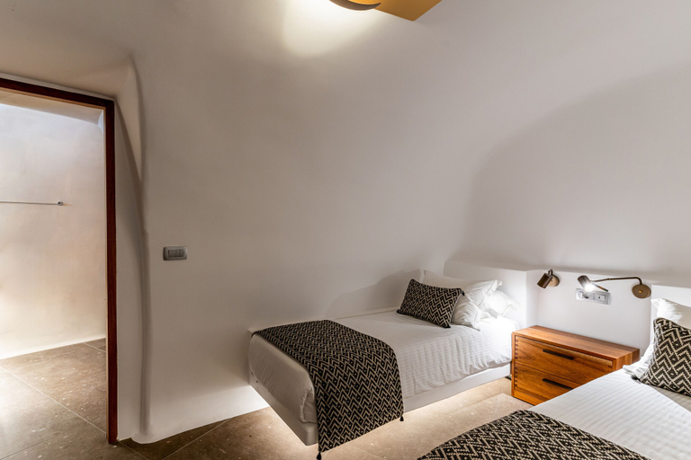Bedroom 3, Victoria Caves, South Aegean