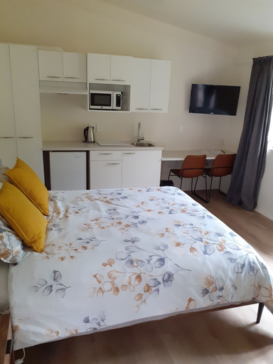 Bedroom 4, Caves Motor Inn, Waitomo