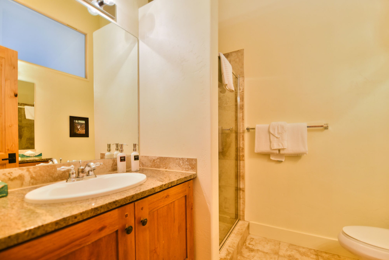 Bathroom 5, Newpark Resort, Summit