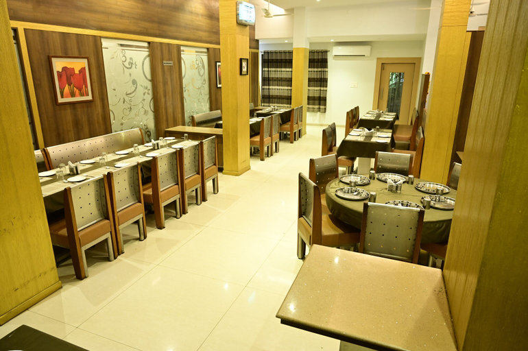 Food & Drinks 5, Hotel Galaxy Deluxe, Jalna