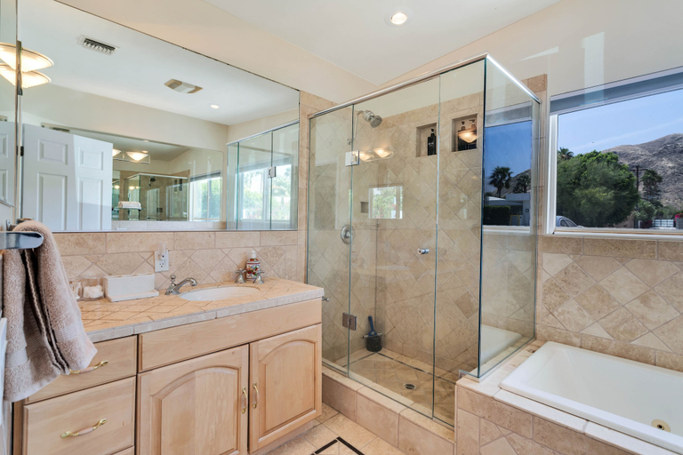 Bathroom, Mountainside Paradise, Riverside