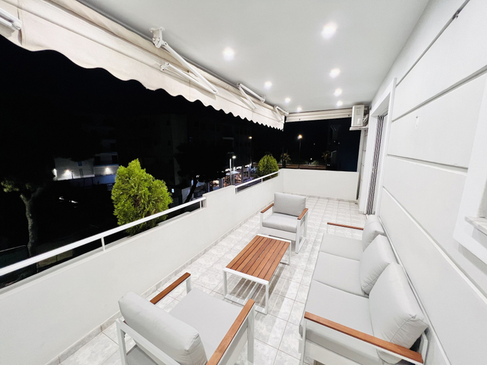 Others 5, Hosting Moments Alimos Riviera Flat, Attica