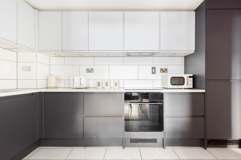 Others 5, Luxurious Apartment in Wandsworth, London