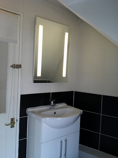 Bathroom 3, The Crown Hotel, Denbighshire