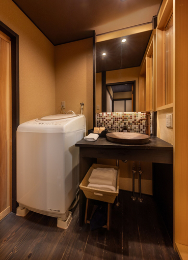 Bathroom 3, Kanade Sanjusangendo, Kyoto