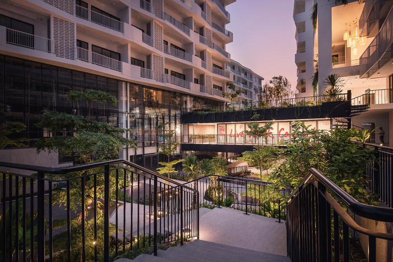 Exterior & Views