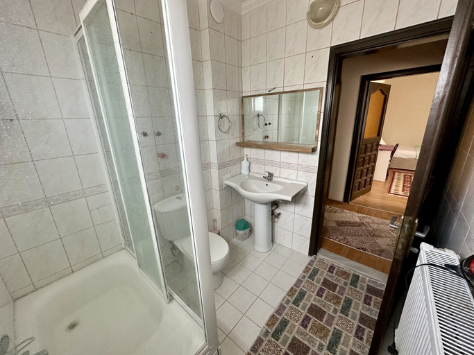 Bathroom 3, Mira Suite Apart, Merkez