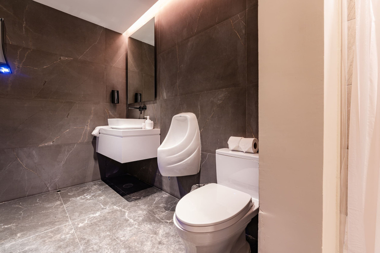 Bathroom 3, Roma Norte Apartments by VH, Mexico City