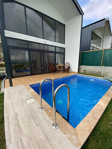Front of property 4, Şana Bungalow, Kartepe
