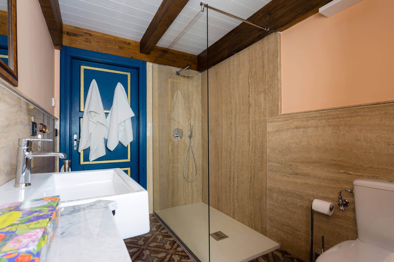Bathroom 5, Palazzo Previtera, Catania