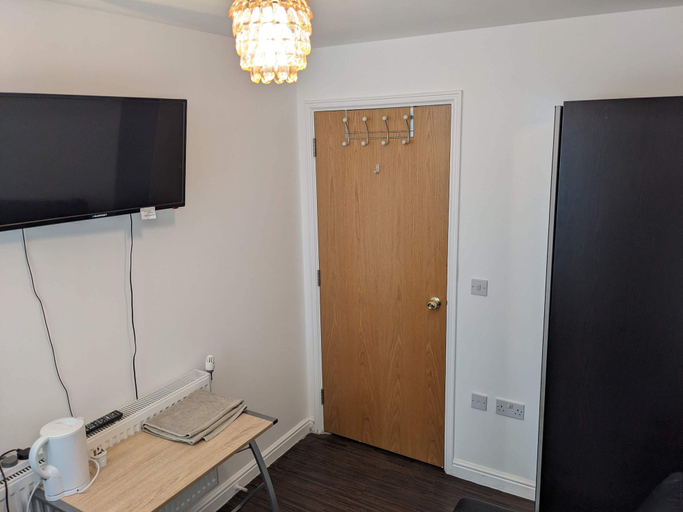 Others 5, TravelStop #London-Ealing, London