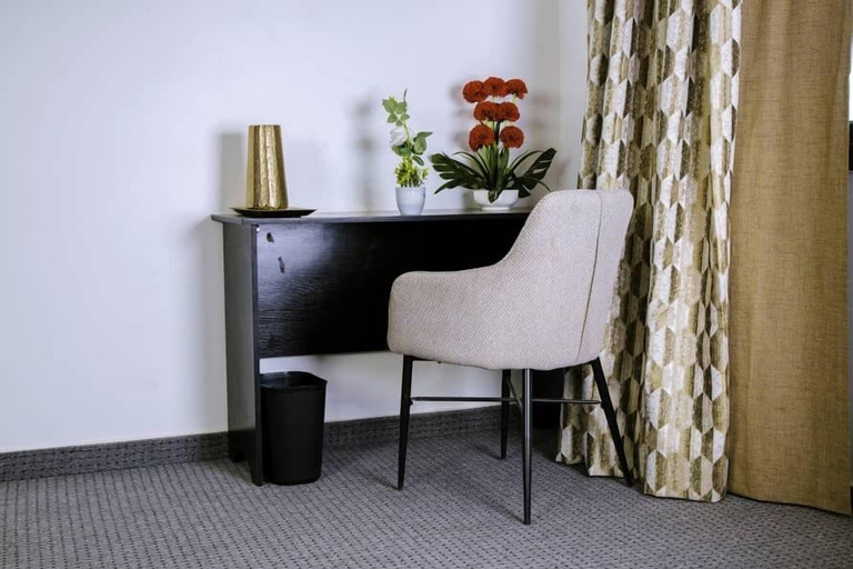 Others 5, Hotel Residence Khadija, Thiès