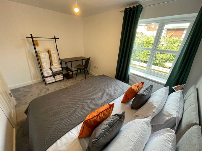 Bedroom 2, 3 Bedroom New House with WiFi, Staffordshire
