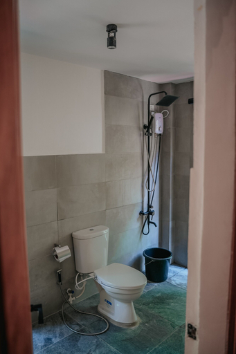Bathroom 4, Mayana, Barili
