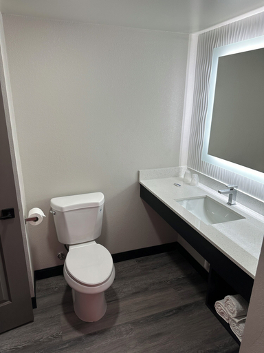 Bathroom 4, Imperial Suites, Wayne