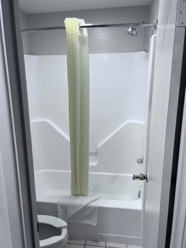 Bathroom 3, Economy inn, Little River