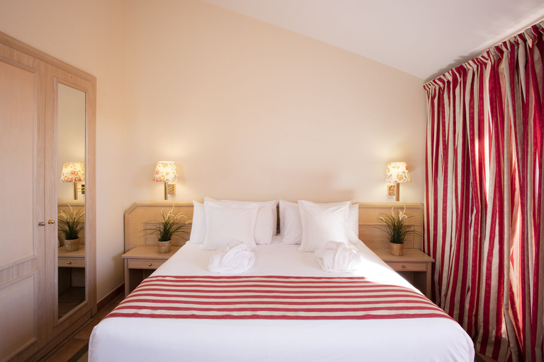 Bedroom 3, Luna Club Hotel Yoga & Spa, Barcelona