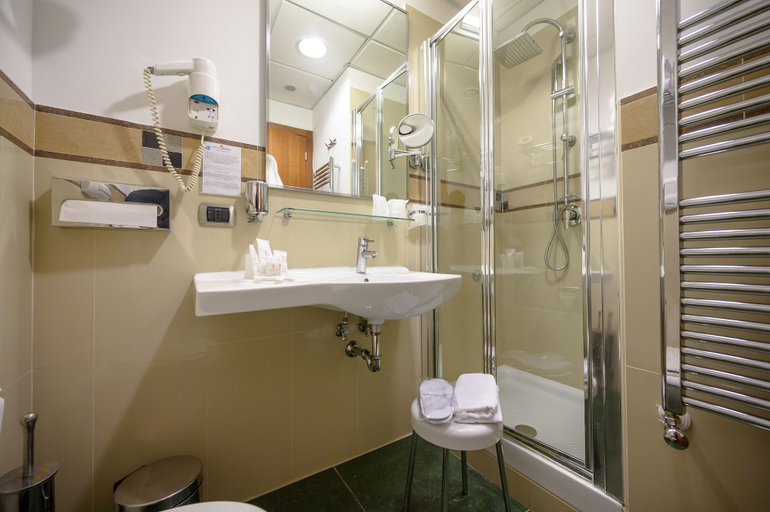 Bathroom 5, Hotel dei Principati, Salerno