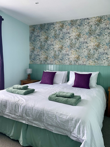 Bedroom 4, The Queens, Cumbria