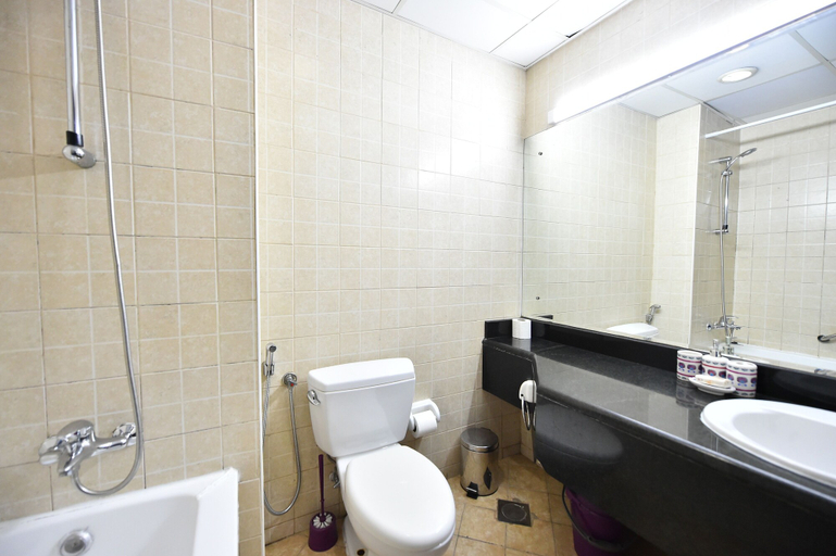 Bathroom, Budget & Cozy Studio near Mall - VIR, Dubai