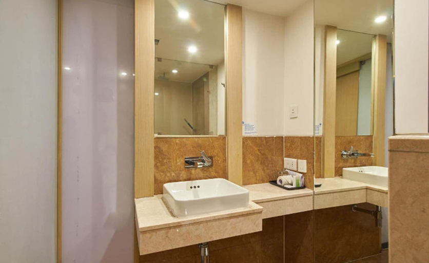 Bathroom 5, Ginger Kochi MG Road, Ernakulam
