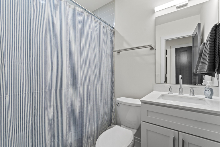 Bathroom 3, West Taylor Run Hotel, Alexandria