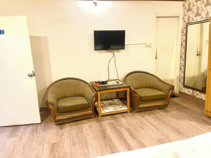 Others 5, Rehaish inn model, Karachi