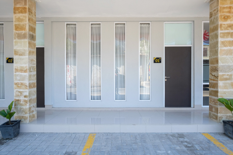 Exterior & Views 2, Urbanview Hotel DJ Inn Tegal, Tegal