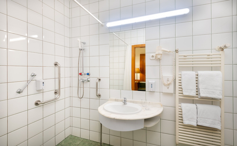 Bathroom, Hotel Millennium, Budapesti