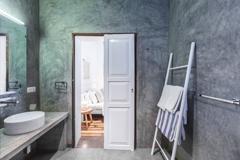 Bathroom 4, We Escape, Weligama
