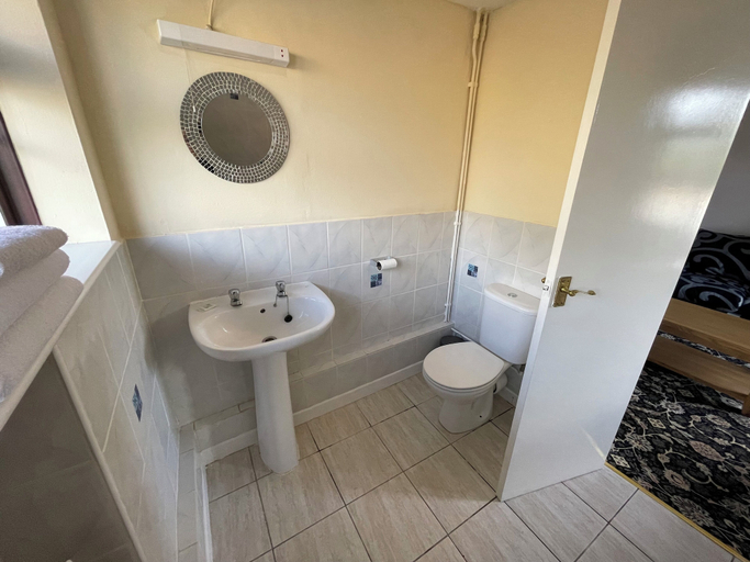 Bathroom 3, Royal Oak Country Inn and Restaurant, Herefordshire
