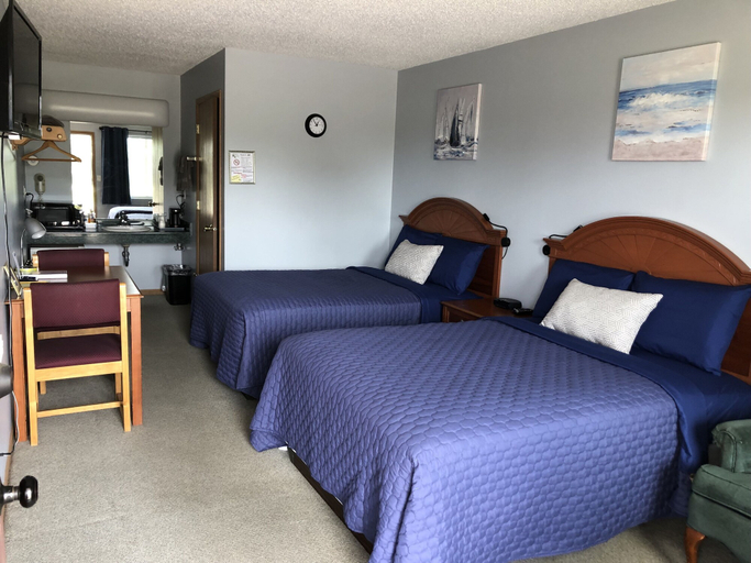 Bedroom 2, Edge Of The Woods Motel, Juneau