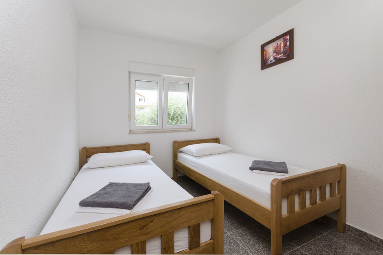 Bedroom 3, Apartments Crystal, Vodice