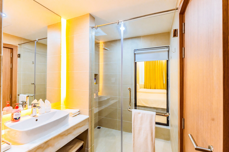 Bathroom 5, Dynasty Casino Hotel, Chantrea