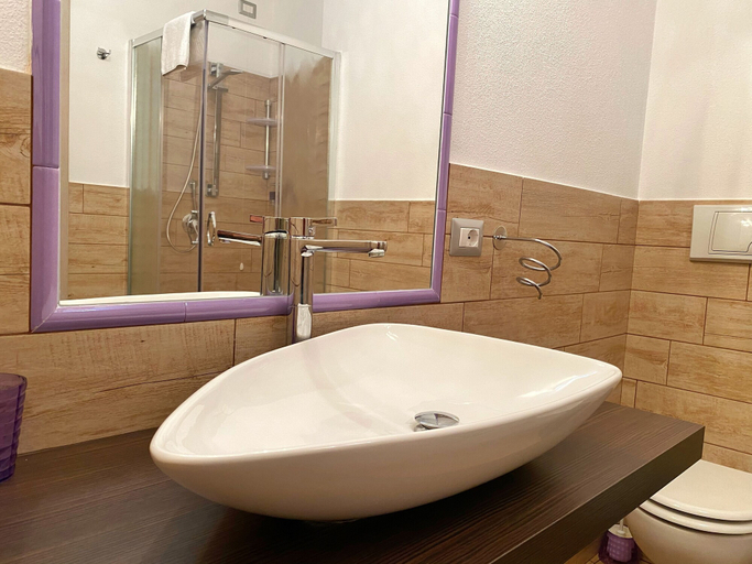 Bathroom 5, Gioia Guesthouse, Oristano