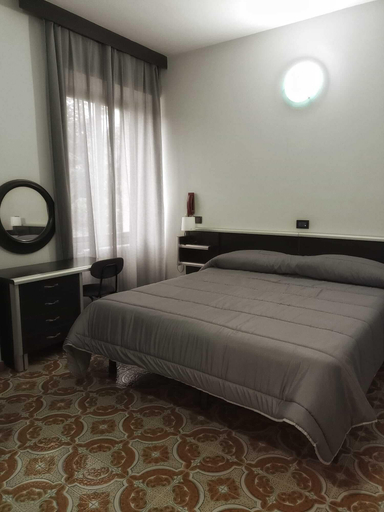 Bedroom 3, Hotel Stella Alpina, L'Aquila