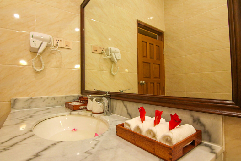 Bathroom 4, Gawyangyi Hotel & Resort, Bassein